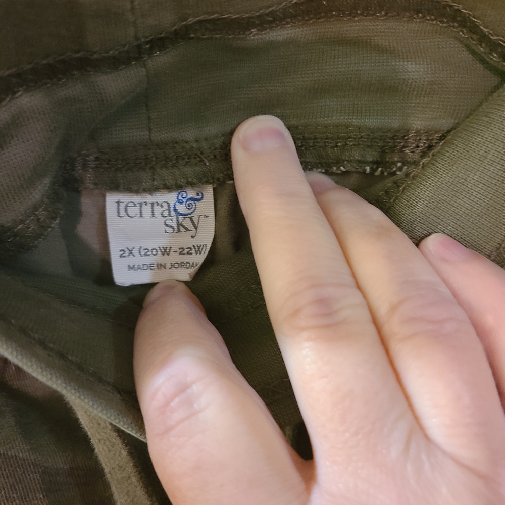 Terra & Sky Women's Olive Camouflage Cargo Pants - Picture 3 of 3
